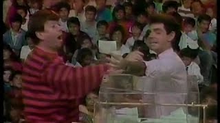 Chabelo se agarra de su puerquito a Eugenio Derbez [upl. by Ettenaj]